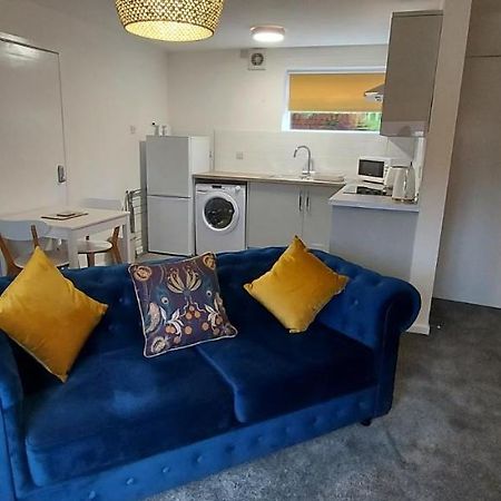 The Tackeroo Suite Hednesford エクステリア 写真